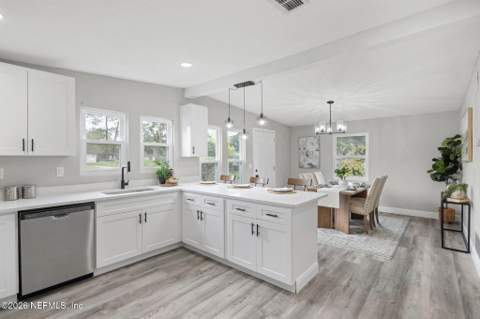 907 Crest Drive, Jacksonville FL - photo 9 of 40