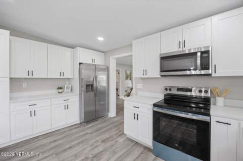 907 Crest Drive, Jacksonville FL - photo 12 of 40