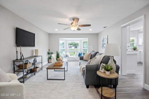 907 Crest Drive, Jacksonville FL - photo 16 of 40