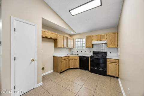 3653 Caroline Vale Boulevard, Jacksonville FL - photo 14 of 29