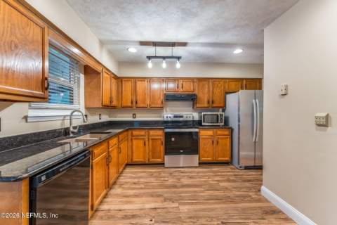 2051 Oak Water Drive, Jacksonville FL - photo 14 of 31