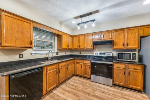 2051 Oak Water Drive, Jacksonville FL - photo 15 of 31