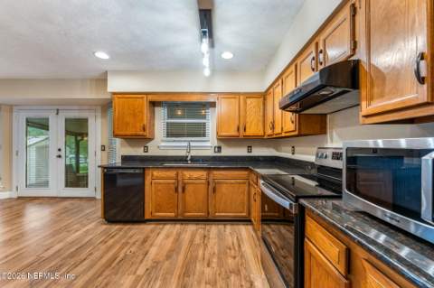 2051 Oak Water Drive, Jacksonville FL - photo 16 of 31