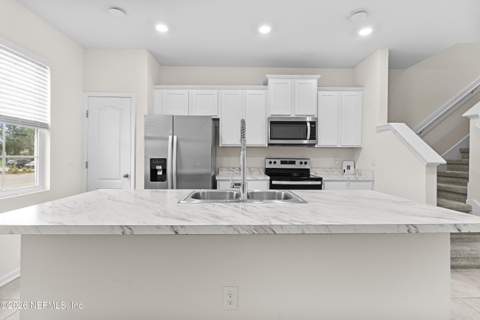 8207 Larose Road, Jacksonville FL - photo 9 of 27