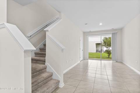 8207 Larose Road, Jacksonville FL - photo 11 of 27