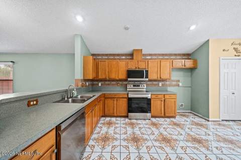 5628 Ashleigh Park Drive, Jacksonville FL - photo 11 of 29