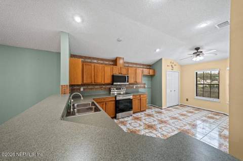 5628 Ashleigh Park Drive, Jacksonville FL - photo 12 of 29