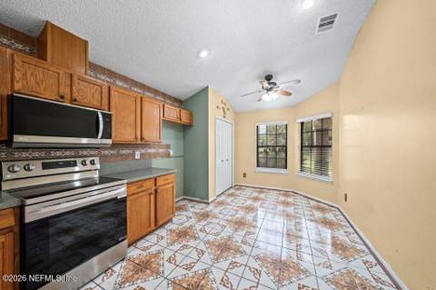 5628 Ashleigh Park Drive, Jacksonville FL - photo 13 of 29