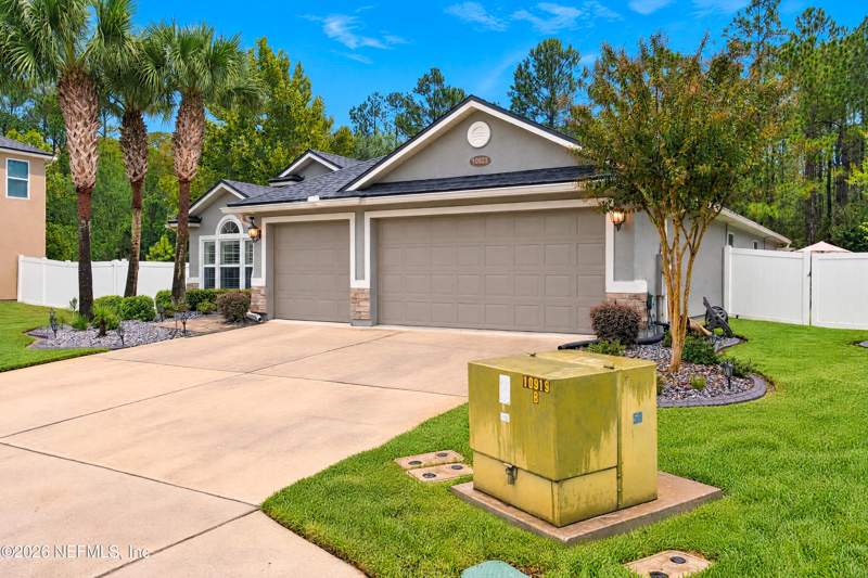 4 bedroom Single Family Residence at 10923 Black Diamond Court, Blue Lake Estates, Jacksonville — photo 4