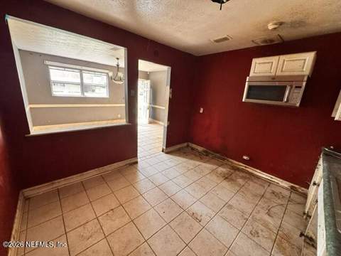 7215 Karenita Drive, Jacksonville FL - photo 6 of 27