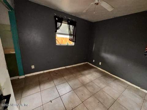 7215 Karenita Drive, Jacksonville FL - photo 11 of 27