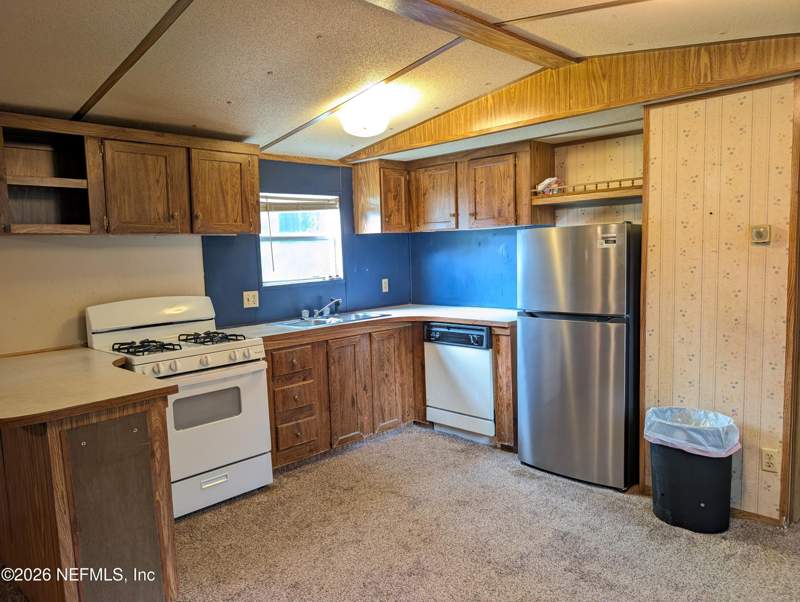 3 bedroom Mobile Home at 411 Ofarrell Avenue, Interlachen Lakes Estates, Interlachen — photo 4