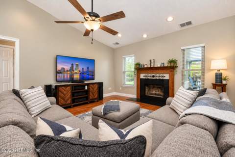 4735 Southern Pacific Drive, Jacksonville FL - photo 9 of 38