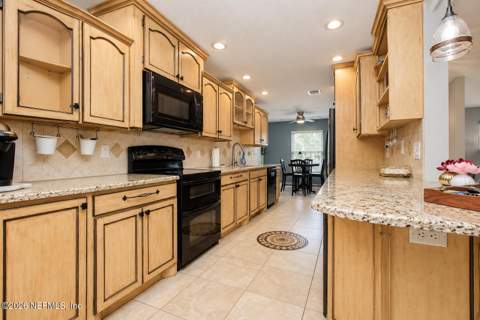 4735 Southern Pacific Drive, Jacksonville FL - photo 14 of 38