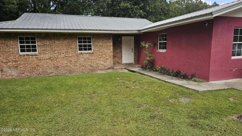 3 bedroom Single Family Residence at 105 N Beech Street, Evans, Palatka — photo 1