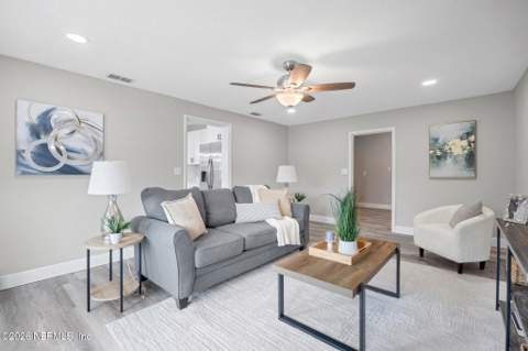 907 Crest Drive, Jacksonville FL - photo 15 of 46