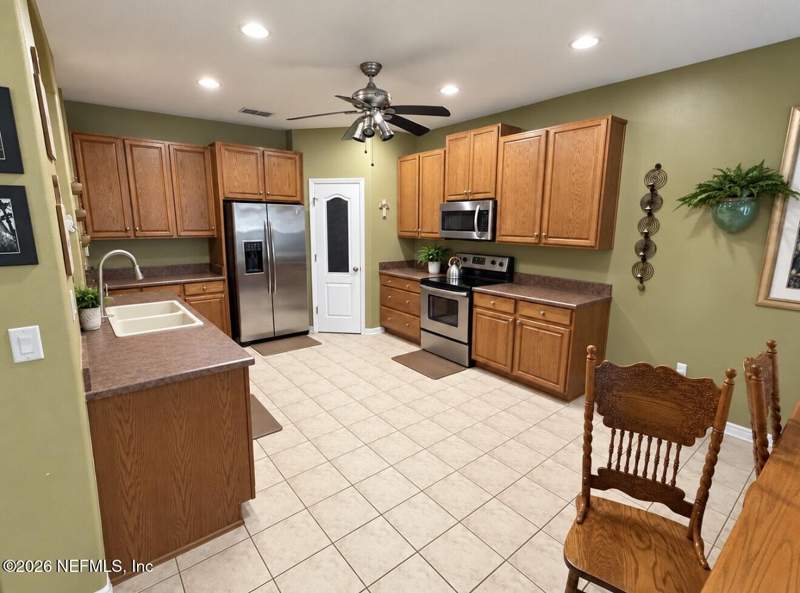 5 bedroom Single Family Residence at 618 Wakeview Drive, Worthington Oaks, Orange Park — photo 5