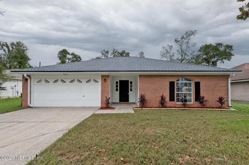 3 bedroom Single Family Residence at 8067 Mactavish Way, Highland Lakes, Jacksonville — photo 1