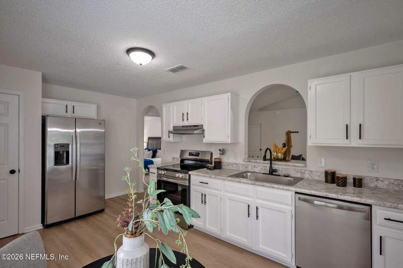 3 bedroom Single Family Residence at 8067 Mactavish Way, Highland Lakes, Jacksonville — photo 3