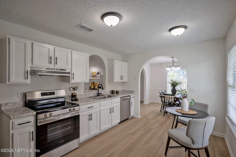 3 bedroom Single Family Residence at 8067 Mactavish Way, Highland Lakes, Jacksonville — photo 4