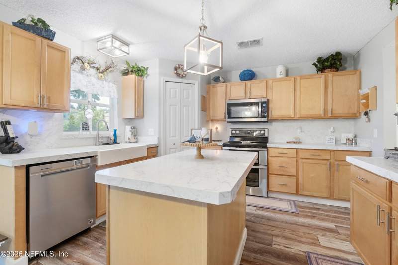 4 bedroom Single Family Residence at 12241 Shadow Creek Court, Hickory Creek, Jacksonville — photo 2
