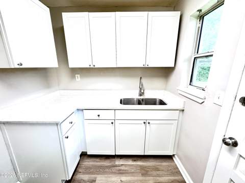 1048 Underhill Drive, Jacksonville FL - photo 15 of 44