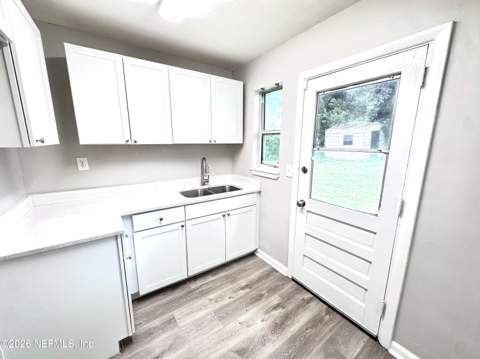 1048 Underhill Drive, Jacksonville FL - photo 16 of 44