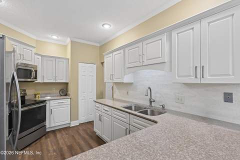 9120 Trent Way, Jacksonville FL - photo 7 of 24