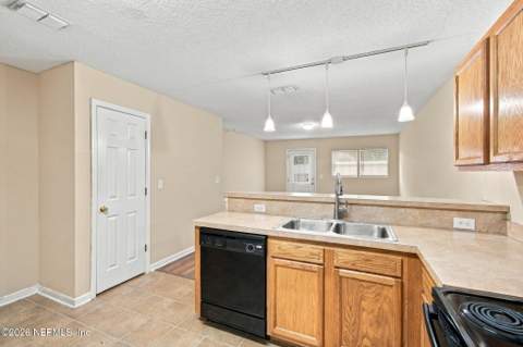 8409 Oden Avenue, Jacksonville FL - photo 6 of 16