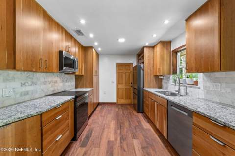 12902 Silver Oak Drive, Jacksonville FL - photo 13 of 60