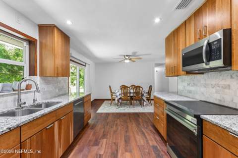 12902 Silver Oak Drive, Jacksonville FL - photo 18 of 60