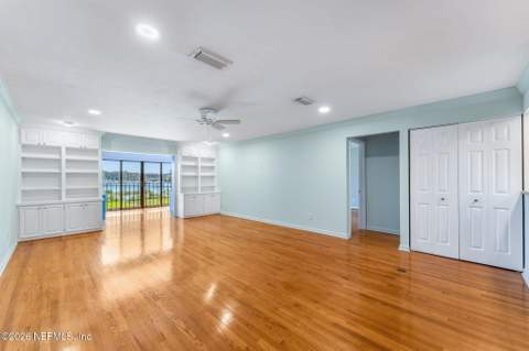 4300 Lakeside Drive #9, Jacksonville FL - photo 7 of 33