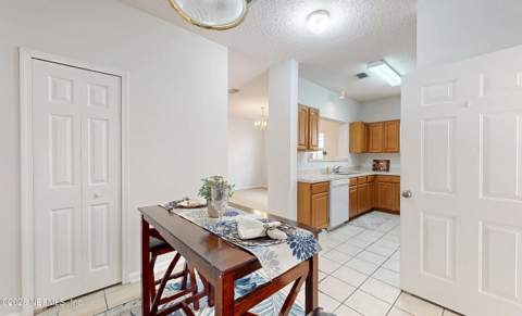 1723 W Forest Lake Circle #1, Jacksonville FL - photo 13 of 44