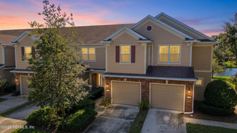 3 bedroom Townhouse at 6910 Roundleaf Drive, Greenbrier At Bartram Park, Jacksonville — photo 2