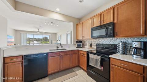 6910 Roundleaf Drive, Jacksonville FL - photo 7 of 67