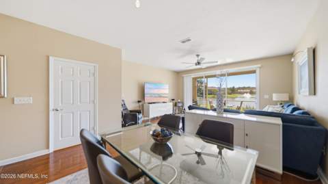 6910 Roundleaf Drive, Jacksonville FL - photo 13 of 67