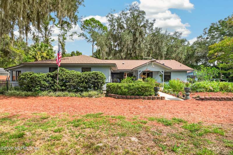 3 bedroom Single Family Residence at 657 SE 2nd Avenue, Seminole Ridge 6, Melrose — photo 4