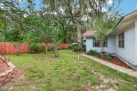 657 SE 2nd Avenue, Melrose FL - photo 9 of 71
