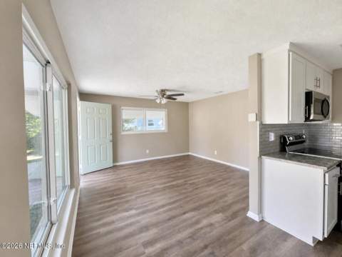 514 Valderia Drive, Orange Park FL - photo 9 of 32
