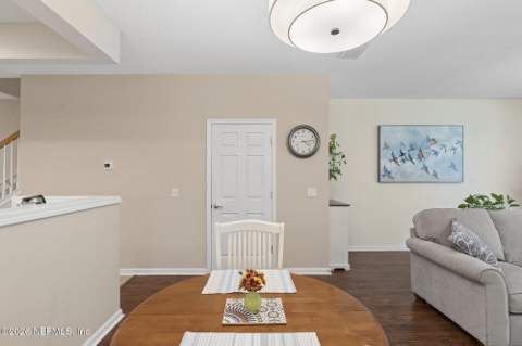 6975 Roundleaf Drive, Jacksonville FL - photo 12 of 47
