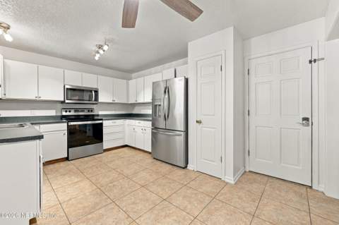 12619 Lazy Meadow Drive, Jacksonville FL - photo 12 of 32