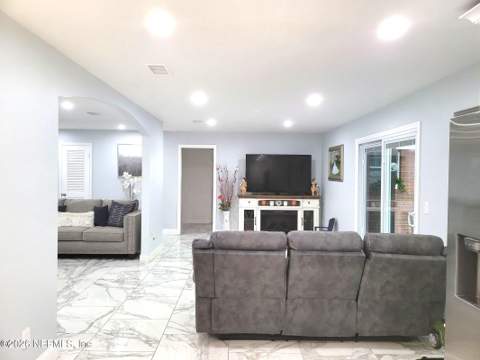 5081 Winchester Drive, Jacksonville FL - photo 6 of 27