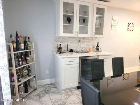 5081 Winchester Drive, Jacksonville FL - photo 10 of 27