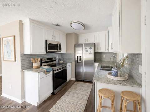 514 Valderia Drive, Orange Park FL - photo 6 of 32