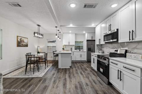 2221 E Home Park Circle, Jacksonville FL - photo 12 of 98