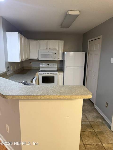 13715 Richmond Park Drive #502, Jacksonville FL - photo 6 of 8