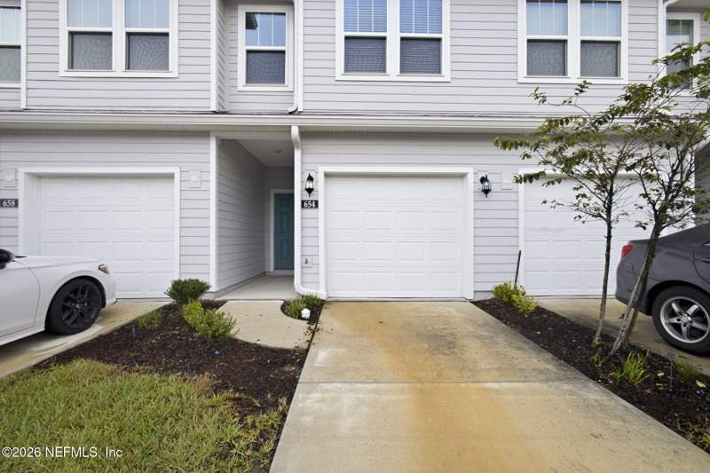 3 bedroom Townhouse at 654 Holly Lakes Drive, Ortega Hills, Orange Park — photo 2