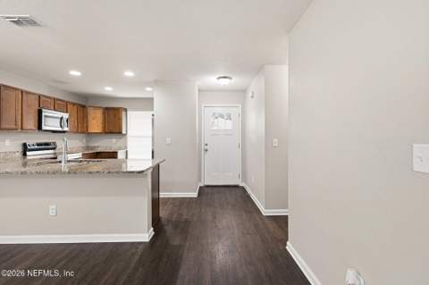 7033 Camfield Landing Drive, Jacksonville FL - photo 7 of 45