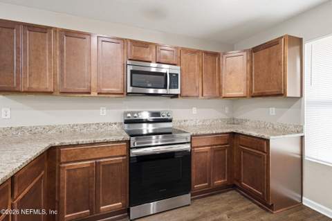 7033 Camfield Landing Drive, Jacksonville FL - photo 11 of 45