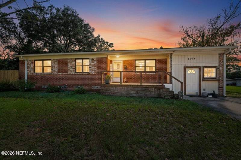 3 bedroom Single Family Residence at 6934 Mayapple Road, Arlington Hills, Jacksonville — photo 2